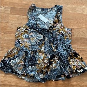 NWT AEO sleeveless patterned top with buttons
